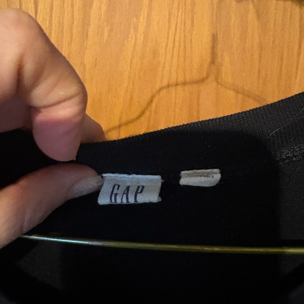 GAP Black crop sweatshirt - Picture 2 of 4